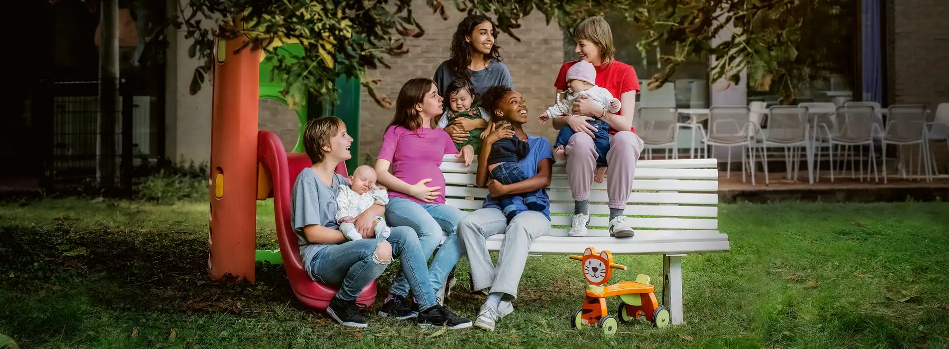 Млади мајки